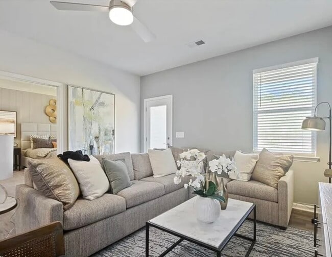 Photo - 118 Paddock Glen Dr
