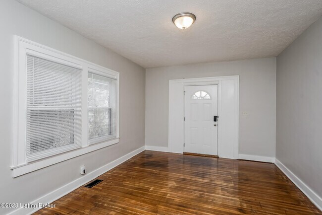 Photo - 1821 W Lee St