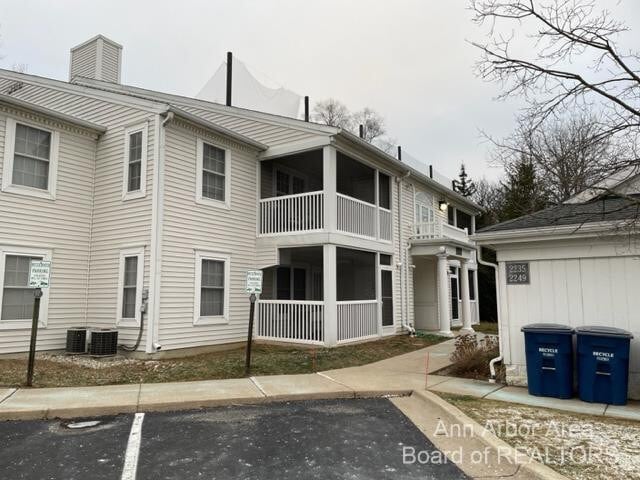 2245 S Main St