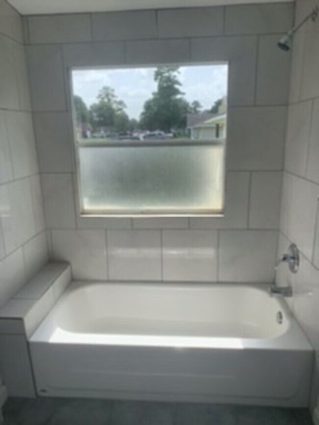 Photo - Spacious and Clean 3 BR HOUSE - Looking for the right people to call home!