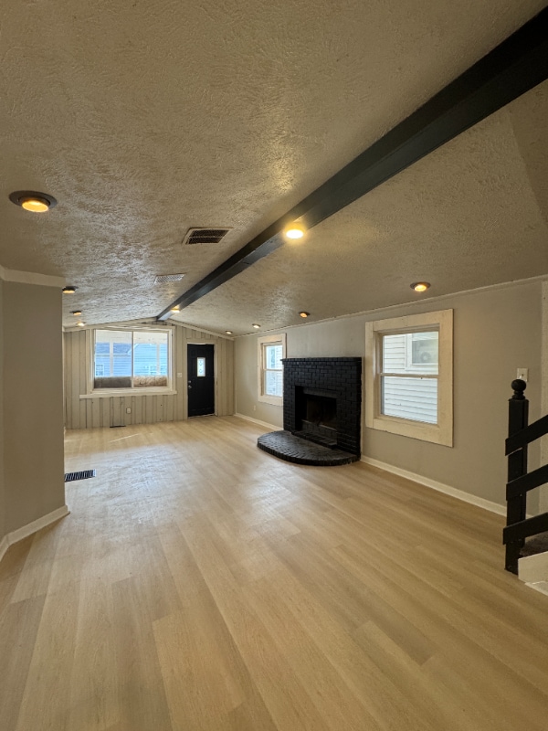 Photo - 250 Koehne St