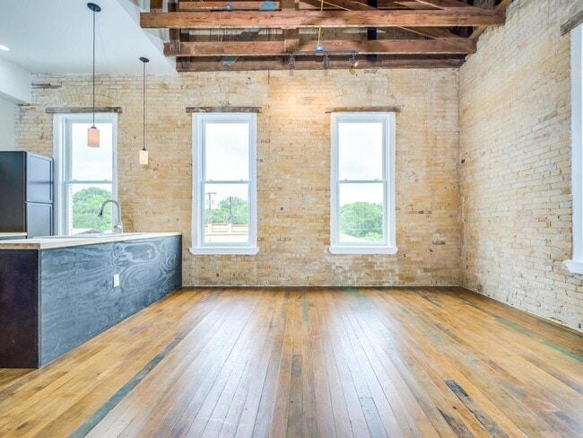 Photo - 110 S Main St Apartamento Unidad 204