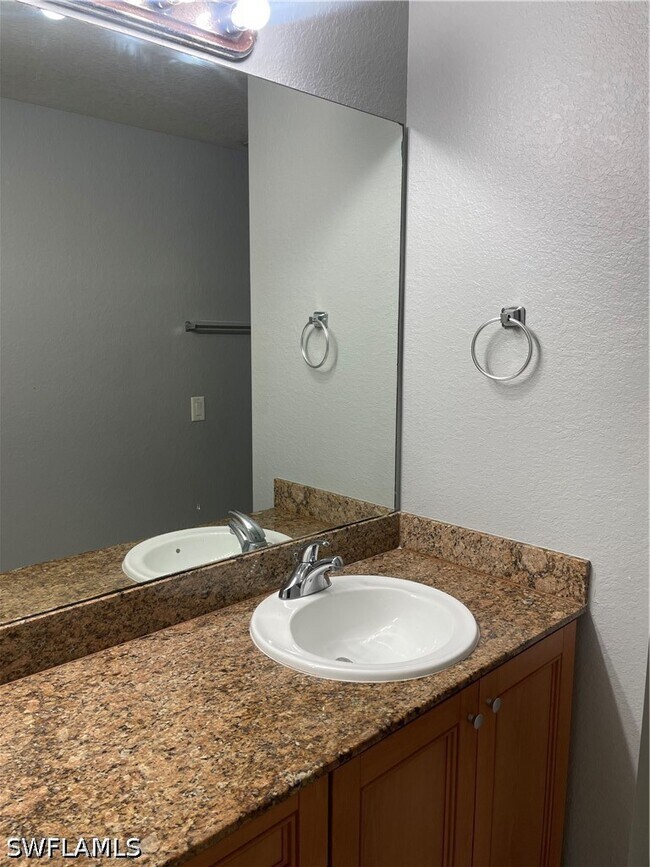 20321 Estero Gardens Cir Unidad 102