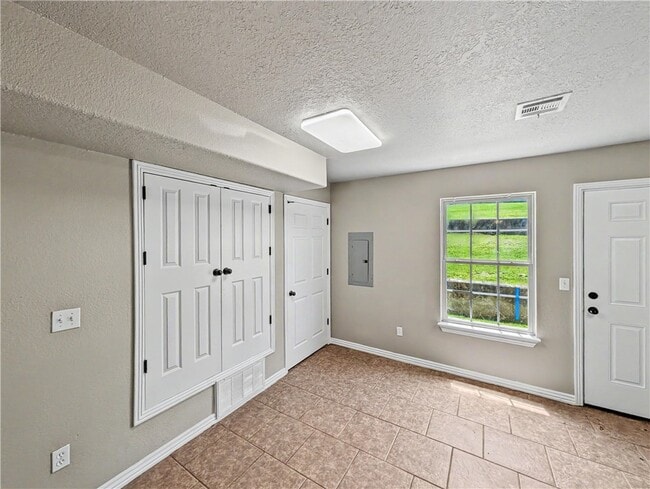Photo - 703 W Garland St