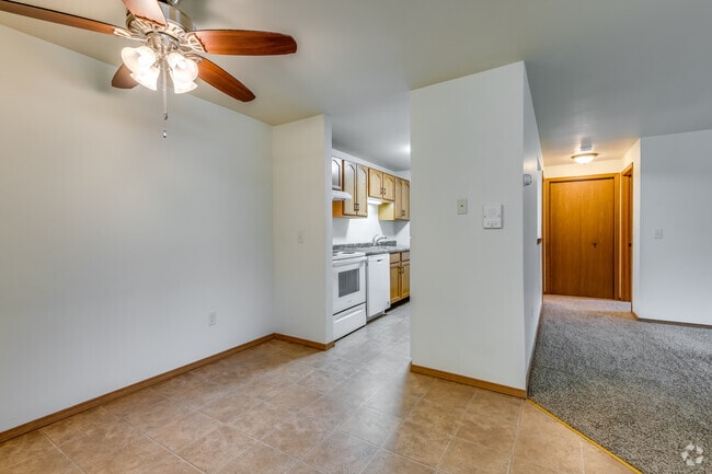 2BR, 1BA - 900SF