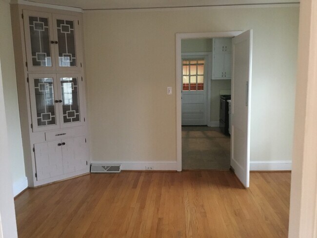 1035 Candlewood Ln