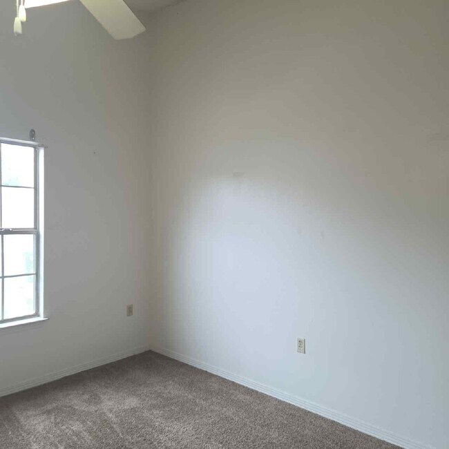 Building Photo - 943 Central Ave Unit C