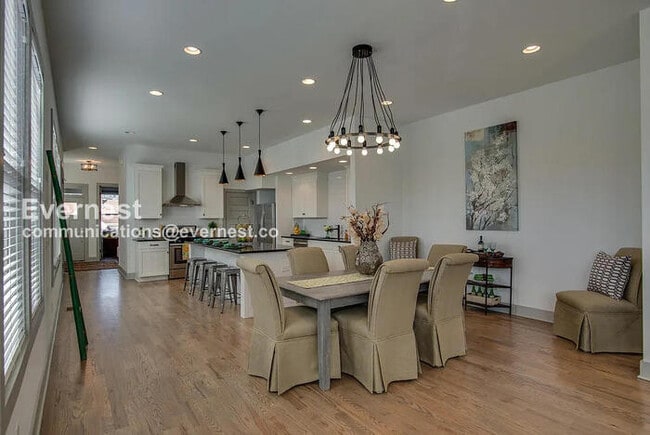 Photo - 915B Caruthers Ave