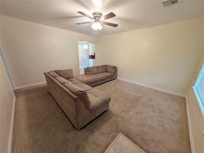 Photo - 1614 Surrey Dr