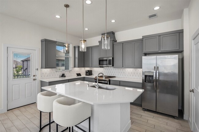 Building Photo - 21130 Medina River Dr