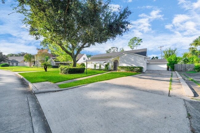Building Photo - 18330 Cape Bahamas Ln Rental