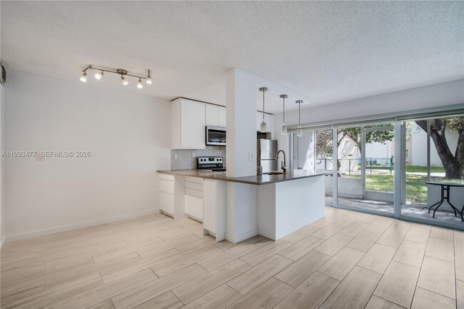 Building Photo - 13924 SW 90th Terrace Unit 13924