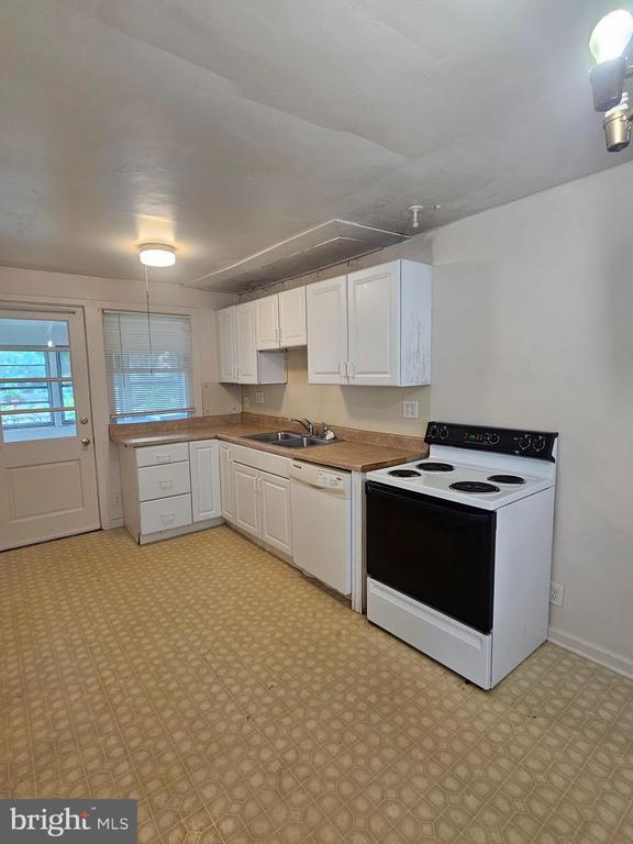 Building Photo - 305 Delaware Cir Rental