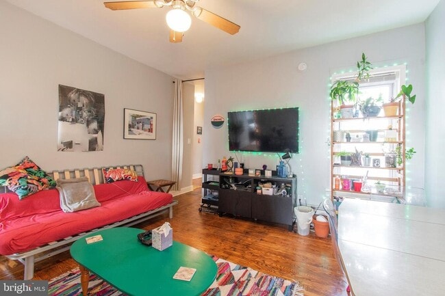 Photo - 1613 W Diamond St Unit 3