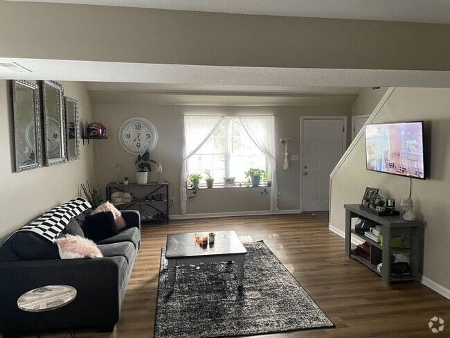 Building Photo - 3BR/2BA/1 car garage- AVAILABLE 8/8/25 Rental