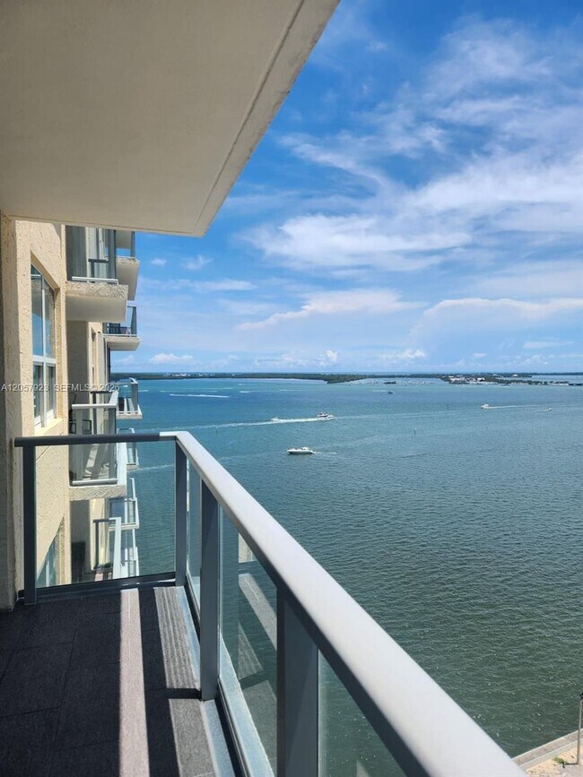 Building Photo - 1155 Brickell Bay Dr Unit 1807