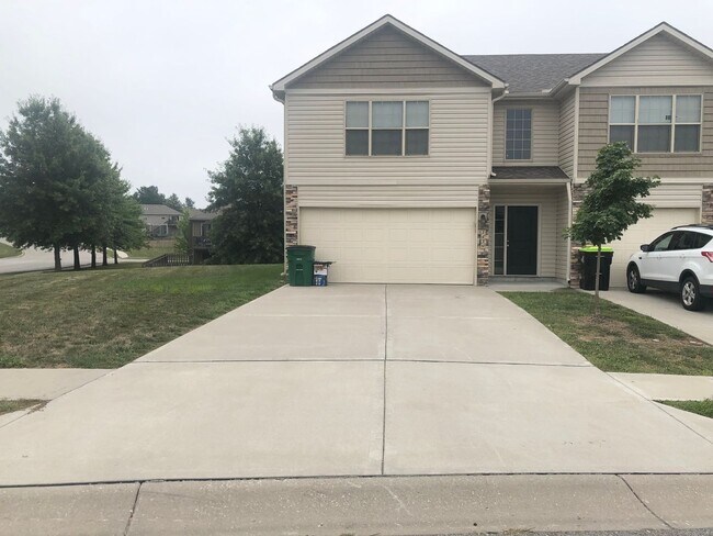 Photo - 3 Bed | 2.5 Bath | 2 Car Garage Townhome in Grain Valley w/ Special