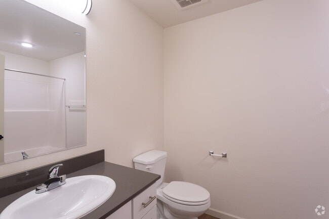 1BR, 1BA - 683SF