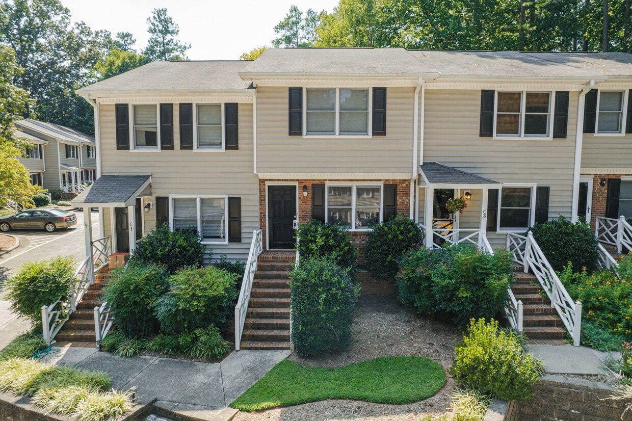 A must see 2 BEDROOM Townhome ! Convenient... - A must see 2 BEDROOM Townhome ! Convenient...