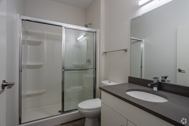 1BD, 1BA - PARKWAY - 643 SQFT