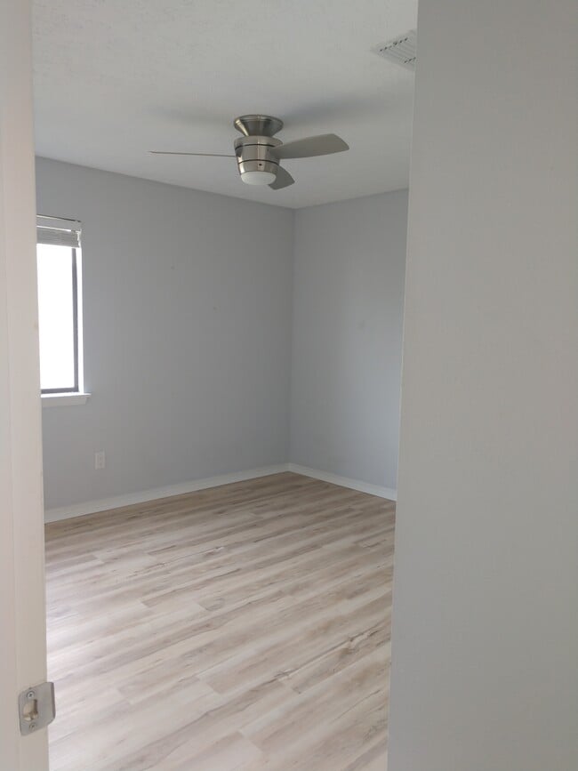 Building Photo - 2510 W 9th St Unit C