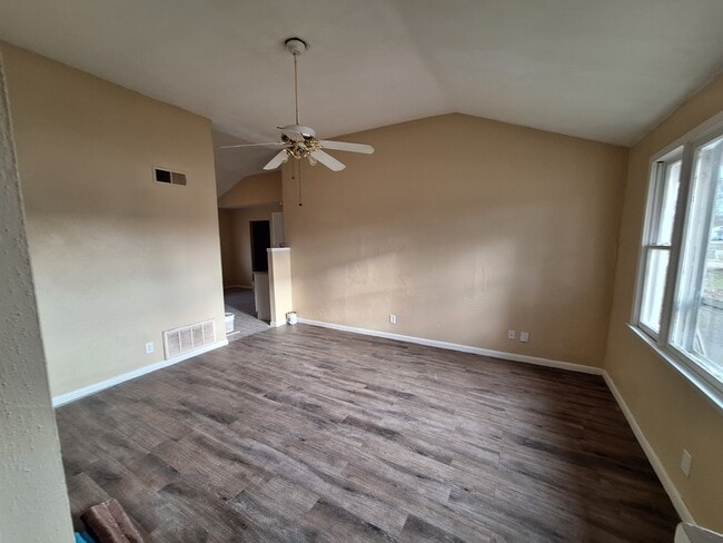 Sala de estar - 7107 Ethan Allen Way