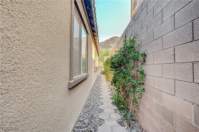 Photo - 3943 Reyes Ave