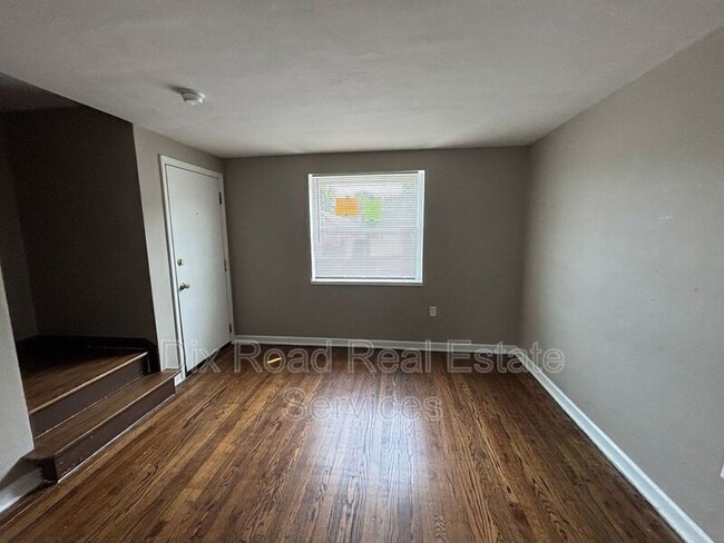 Photo - 237 Ryburn Ave
