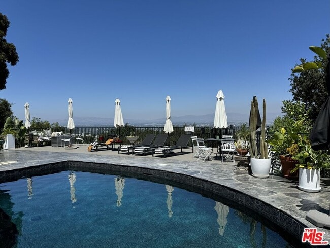 Photo - 8147 Mulholland Terrace