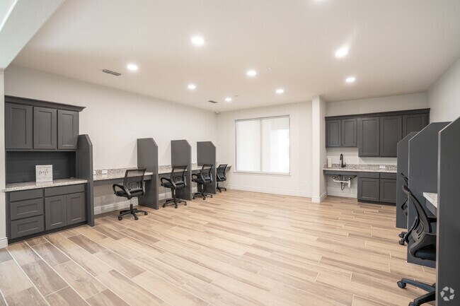Las Villitas Business Center