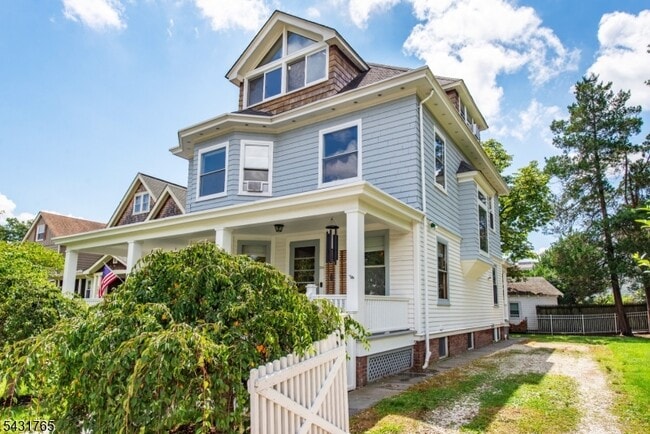 Photo - 294 Claremont Ave