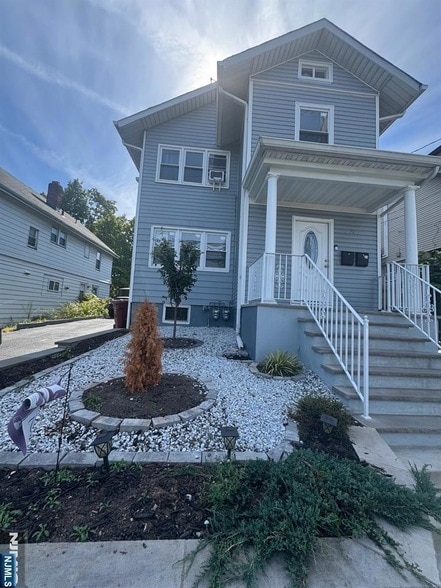 Building Photo - 29 Kingsland St