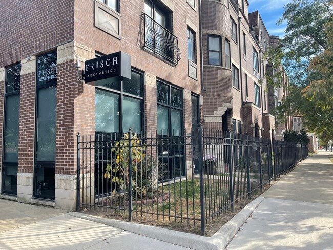 Building Photo - 529 N Racine Ave Unit 3