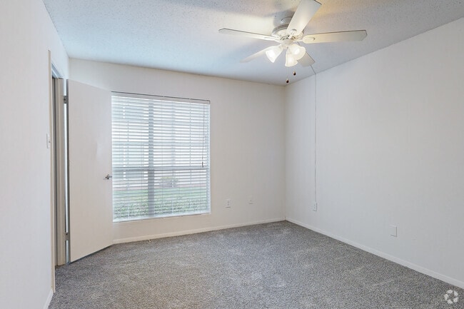 2BD 2BA 922SF