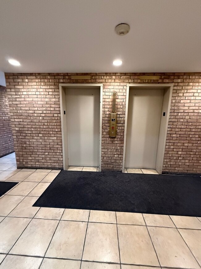 Photo - 6000 Oakwood Dr