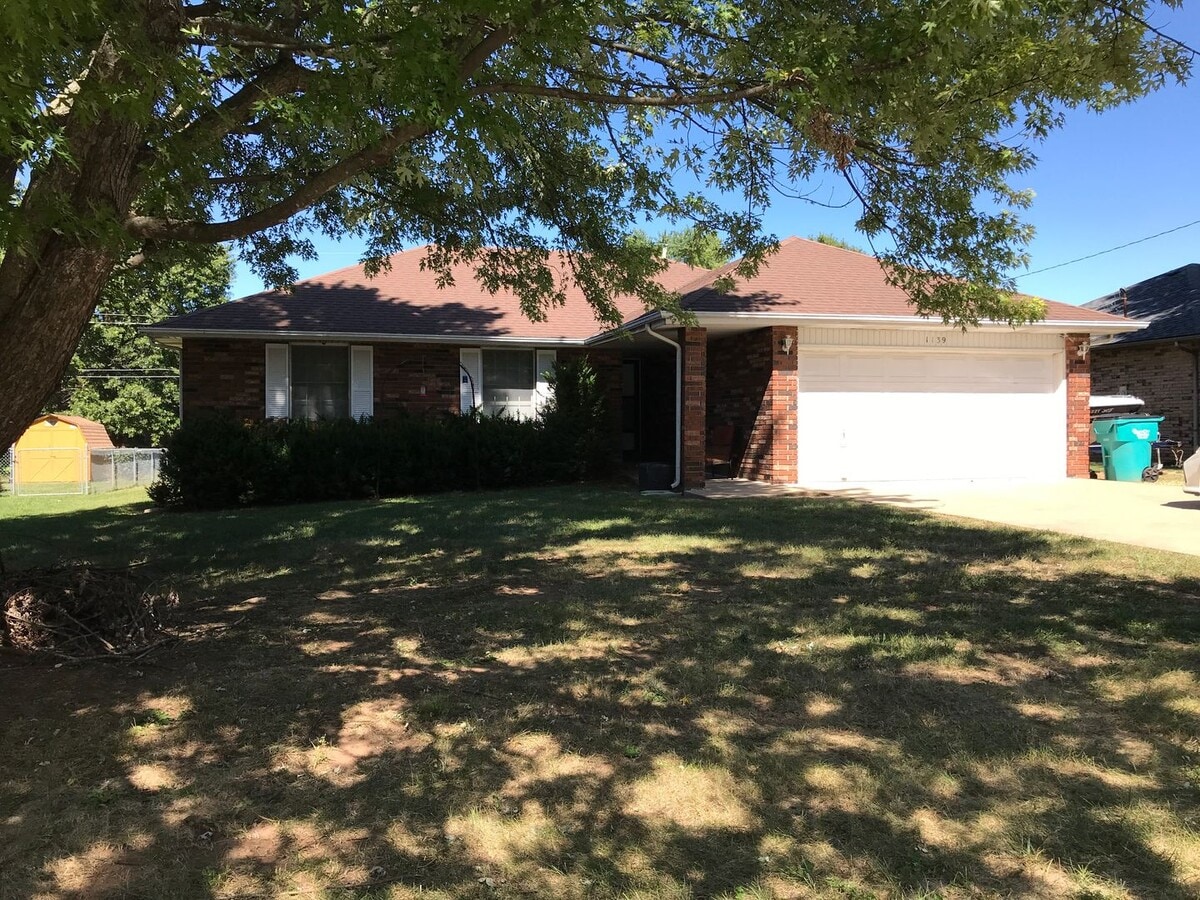 Photo - Charming home in a beautiful neighborhood