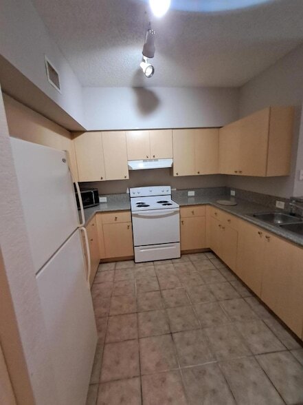 Photo - 280 Crestwood Cir Unit 102