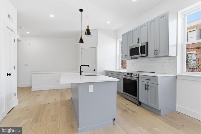 Photo - 2724 E Somerset St Unit 2