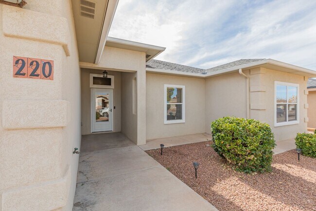 Photo - Beautiful 3 Bedroom/2 Bath Home-Pet Friendly