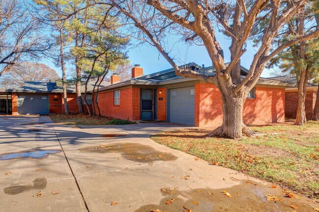 Wonderful 2 Bedroom 1.5 Bathroom Duplex!!! - Wonderful 2 Bedroom 1.5 Bathroom Duplex!!! Apartment Unit A