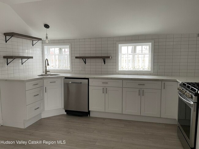 Photo - 502 Warren St