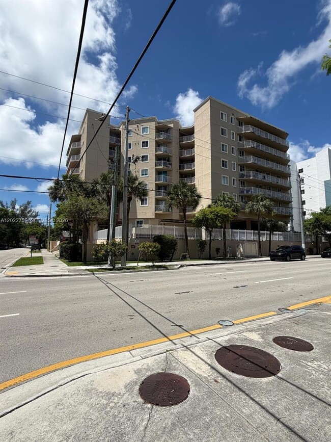 Building Photo - 102 SW 6th Ave Unit 305