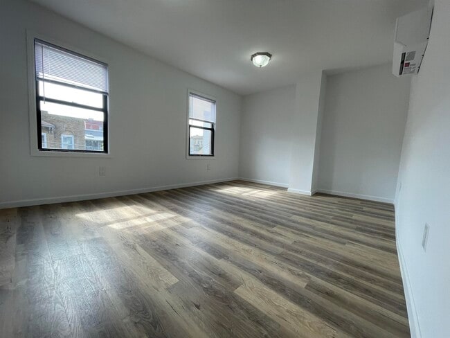 Building Photo - 416 10th St Unit 2