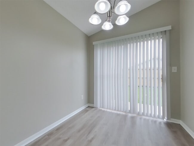 Photo - 3135 Kelling St