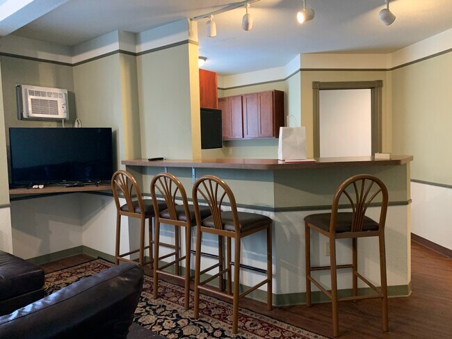 Photo - 601 W Green St