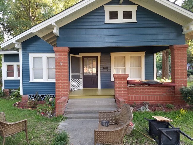 Exterior front with porch - 1002 Turner St Casa