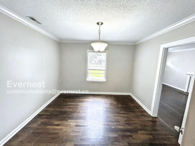 Photo - 525 Selma Rd