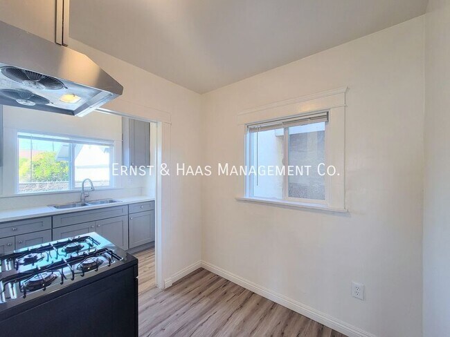 Photo - 2068 Linden Ave