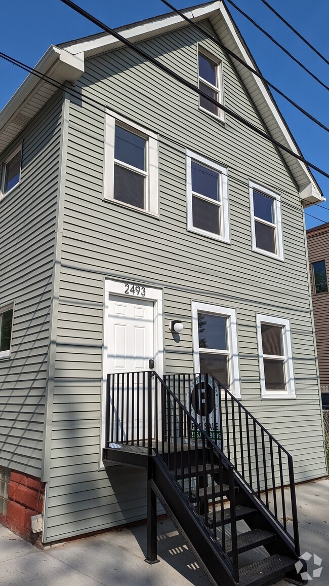 Building Photo - 2493 Thurman Ave Unit 2 Rental
