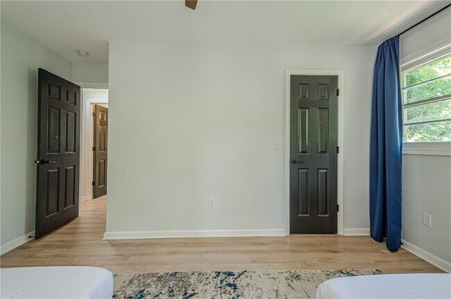 Photo - 3833 Bakers Ferry Rd SW